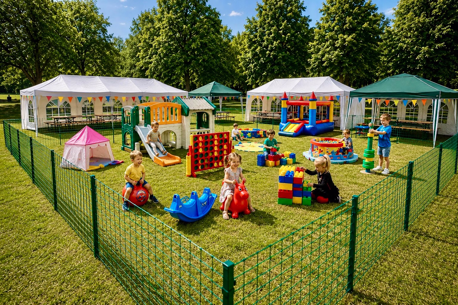 Outdoor-Erlebniswelt für Kinder mit Spielmodulen und Abgrenzung in Berlin